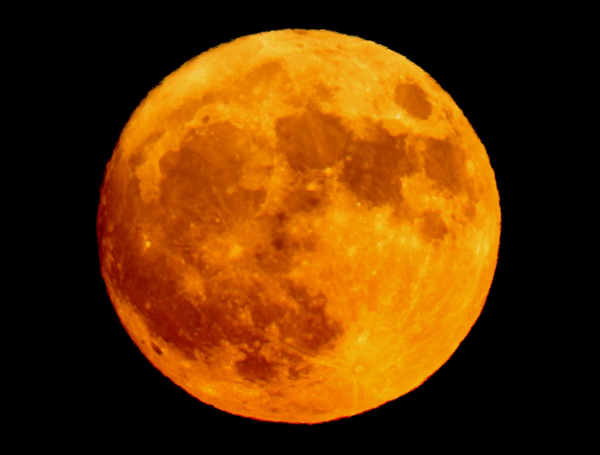 http://live.regnumchristi.org/wp-content/uploads/2012/10/red-moon.jpg
